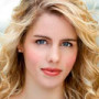 Toda la información sobre la actriz Emily Bett Rickards